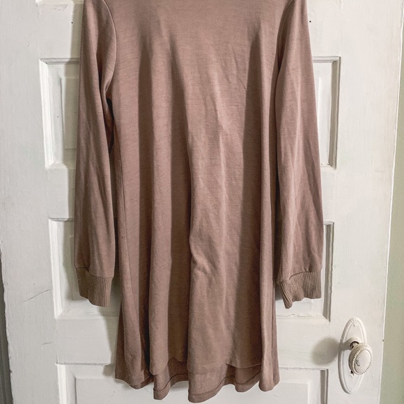 Camel sweater dress with folded v-neck - Picture 5 of 5